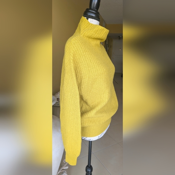 Aritzia Wilfred Montpellier Wool Turtleneck Sweater Mustard Yellow Size Small - Picture 4 of 16